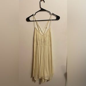 Adjustable flowy cream dress with pockets! (XS)